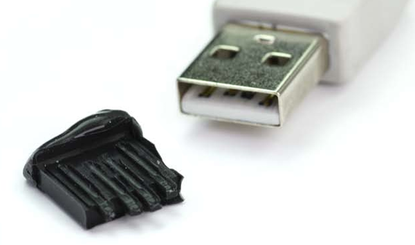 Replika USB Technovit Provil tmavý
